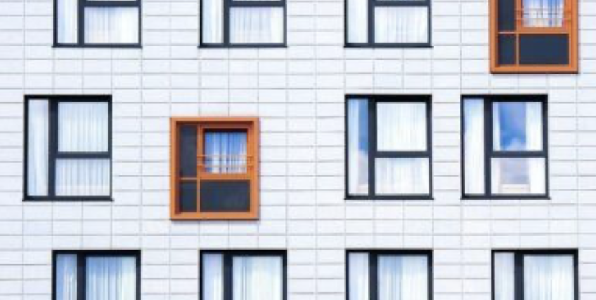 Cómo colocar un vierteaguas en ventanas